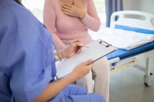 Démarches auprès des organismes de santé avec une assistante administrative à Reims 
